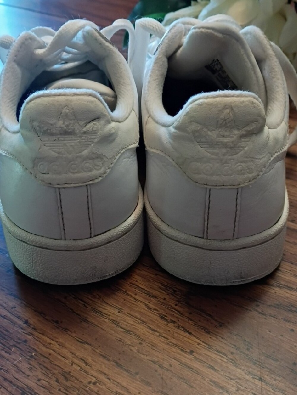 🩷Kids Adidas White Classic Shell Toe Sneakers - Picture 5 of 9